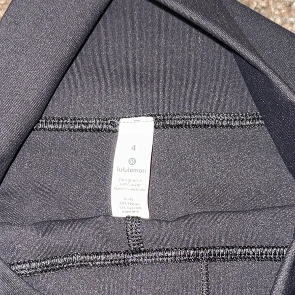 Lululemon Capri Legging size 4 - Picture 8 of 8